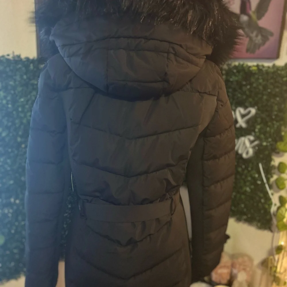 Xersion Women's Black Belted Puffer Coat with Fur Trim - Picture 2 of 6